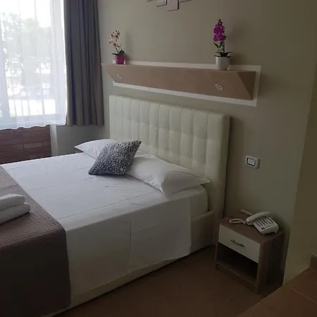 Atico מלון דסנזאנו דל גארדה